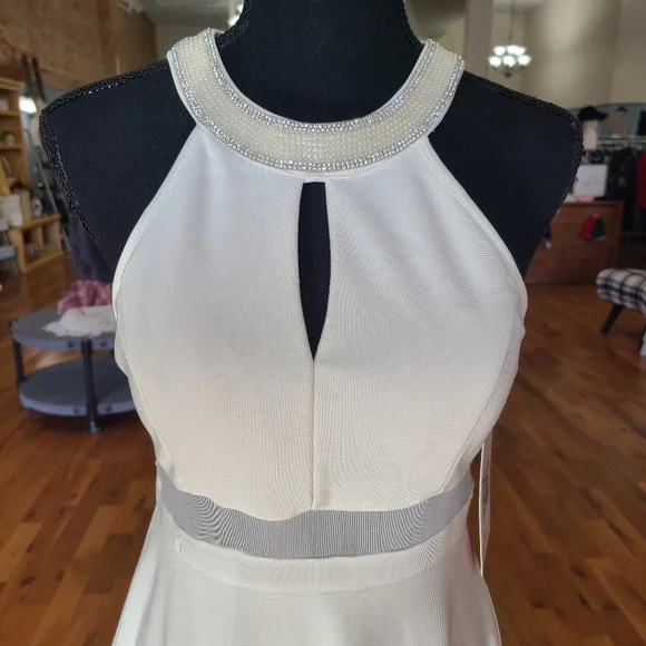 Emerald Sundae White A-Line Mini Dress Size Medium - Picture 4 of 8